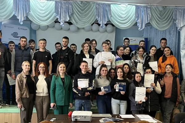 Educație digitală pentru tinerii din Strășeni și Cupcini