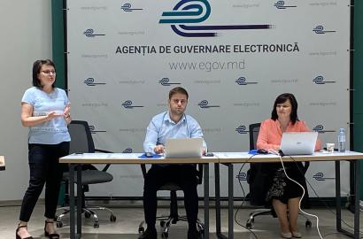 Conectăm la inovații diferite generații
