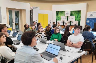 Voluntarii HelpAge International Moldova, beneficiari ai Programului de informare și educație digitală, lansat de AGE