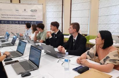 Voluntarii HelpAge International Moldova, beneficiari ai Programului de informare și educație digitală, lansat de AGE