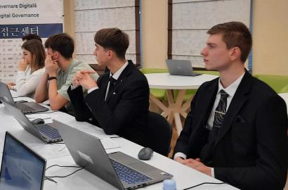 Voluntarii HelpAge International Moldova, beneficiari ai Programului de informare și educație digitală, lansat de AGE