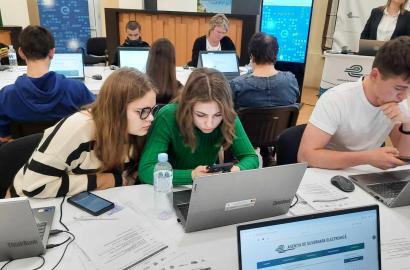 Voluntarii HelpAge International Moldova, beneficiari ai Programului de informare și educație digitală, lansat de AGE