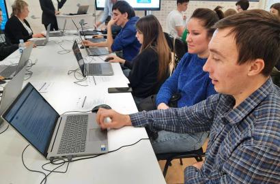 Voluntarii HelpAge International Moldova, beneficiari ai Programului de informare și educație digitală, lansat de AGE