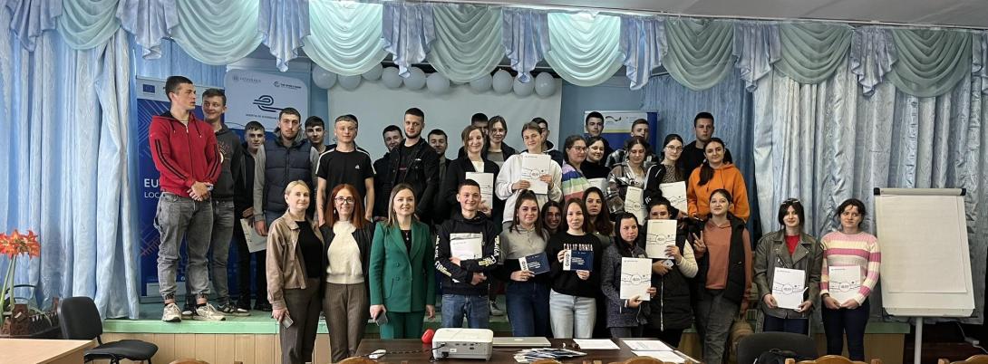 Educație digitală pentru tinerii din Strășeni și Cupcini