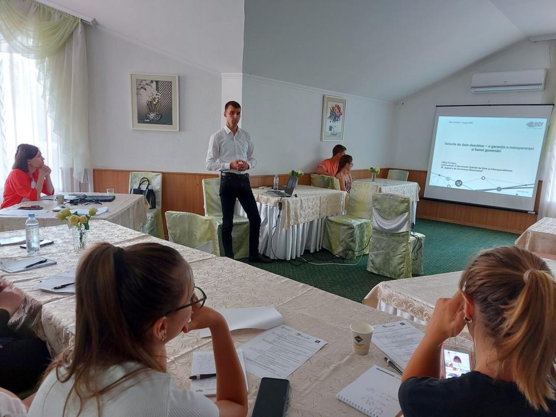 Soluții informaționale destinate transparentizării procedurilor de achiziții publice discutate la Tabăra de vară