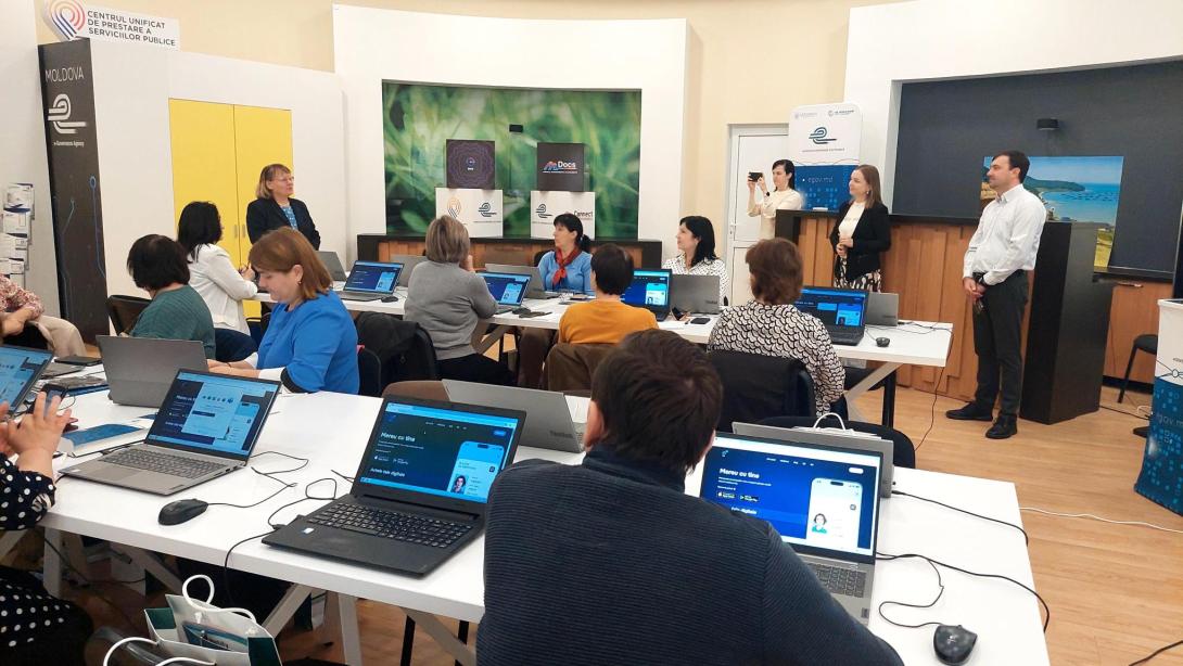 Cetățenii se pot adresa la biblioteca din localitate pentru a primi suport în accesarea serviciilor publice electronice